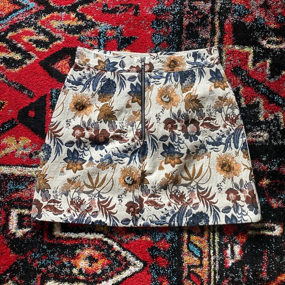 Topshop Patterned Skirt - Picture 2 of 4